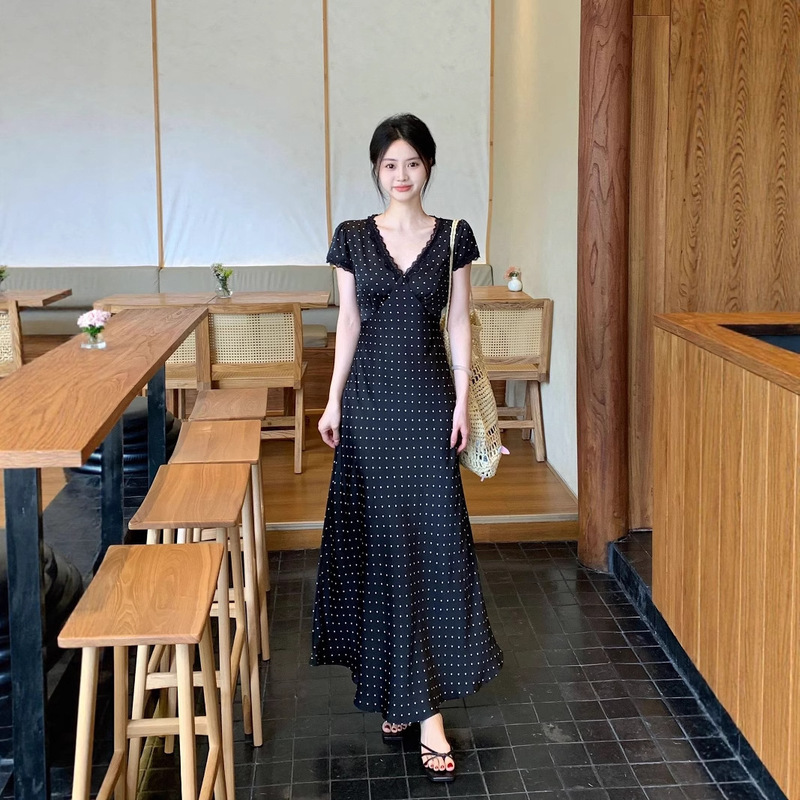 プラスサイズファットmm韓国Vネックレーススプライシング水玉ドレス女性の夏の新しいスタイルの肉をカバーし、スリムに見えるロングスカート2025|undefined