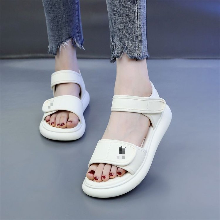 Sandalias deportivas para mujeres verano 2026 nuevo dulce velcro plano para mujeres embarazadas zapatos de playa anti-deslizantes romanos