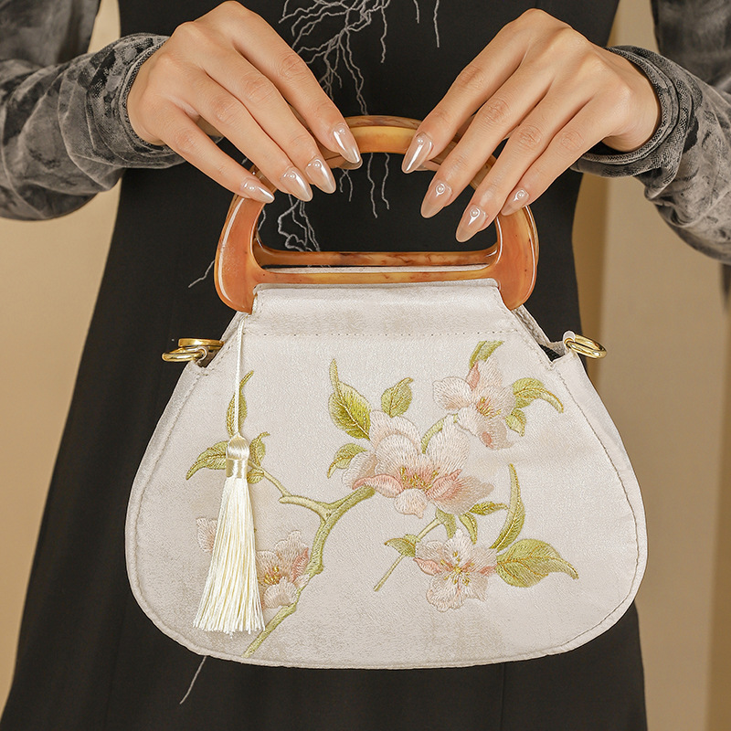 粉芝月绣花手提包 古风旗袍宴会手拿包链条包 国风木柄绣花贝壳包