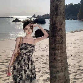 法式复古水墨碎花抹胸吊带连衣裙女夏季新款设计感气质收腰长裙子
