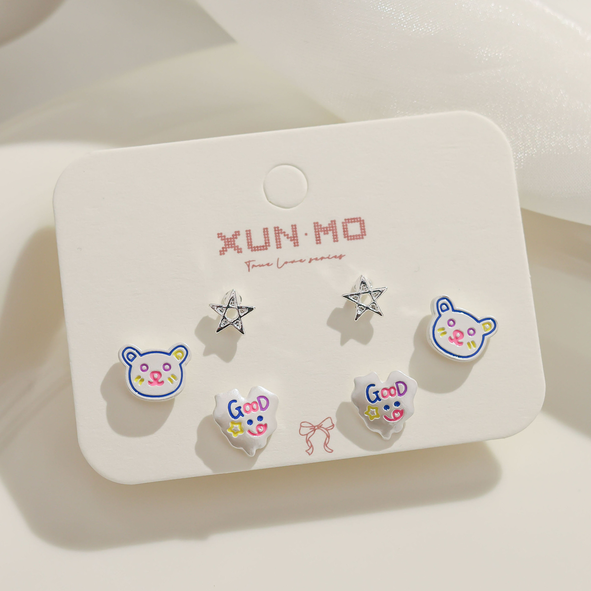 Juego de pendientes de aguja plateados, sencillos y compactos para mujer, pendientes geométricos en forma de corazón, bonitos, dulces y versátiles, venta al por mayor para puestos de mercado