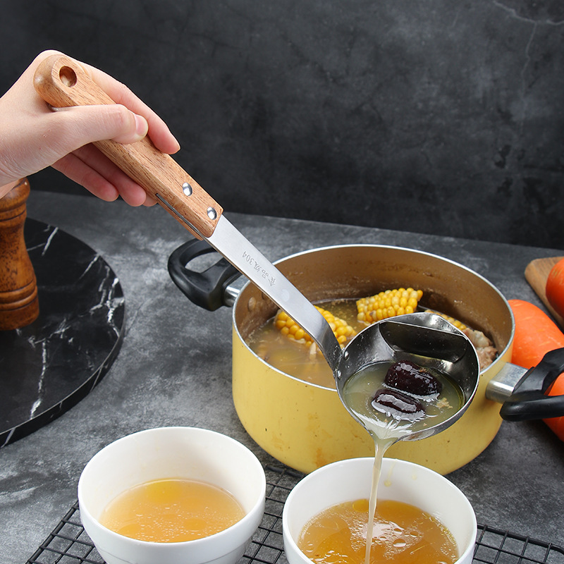 Wholesale kitchen household 304 stainless steel grease spoon, creative multi-purpose insulated wooden handle hot pot soup spoon soup shell