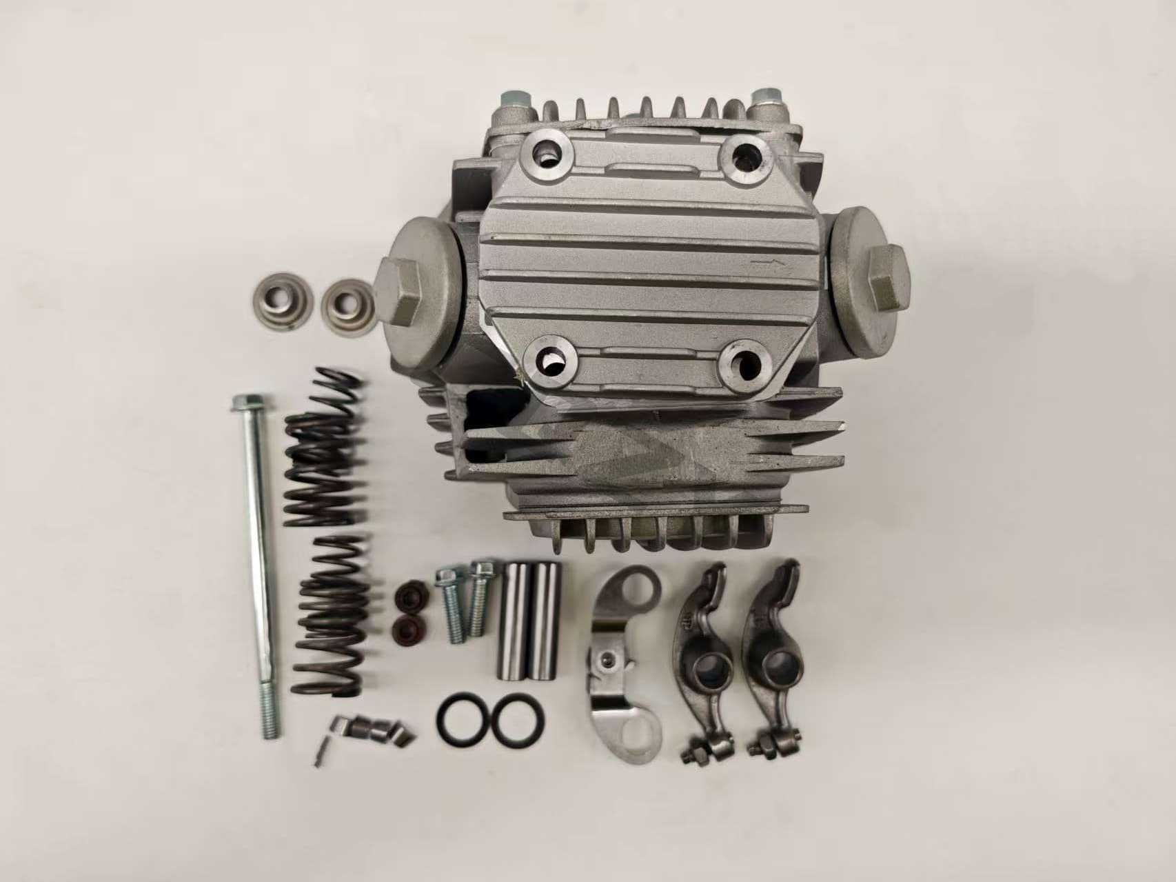 Motorcycle Parts C100C110 Cylinder Head Assembly Curved Beam Vehicle Engine Cylinder Head Assembly