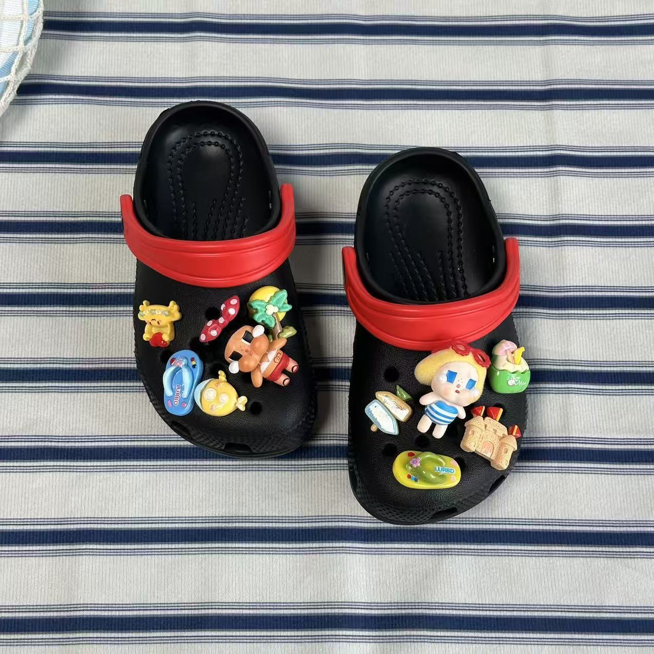 Una pieza de verano 2026 llorar bebés zapatos de agujero frío para padres e hijos para niñas sandalias de dibujos animados antideslizantes de moda image 9