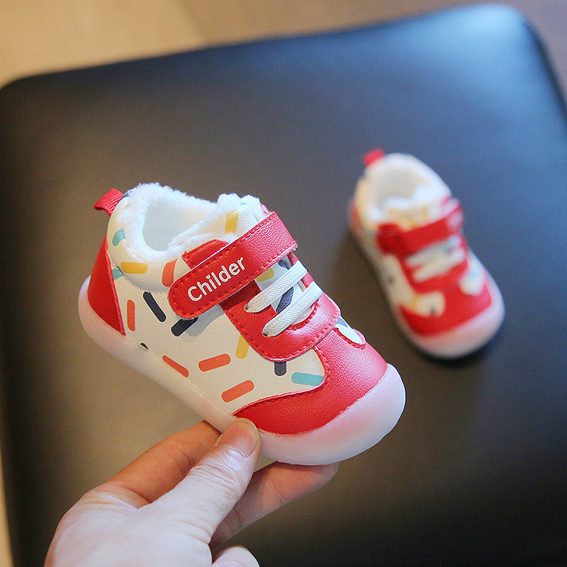 Zapatos para niños 2023 zapatos de bebé de estilo coreano de invierno zapatos de niño de fondo suave con forro polar Velcro niños y niñas zapatos de bebé dos zapatos de algodón