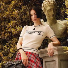 ����һ�� �װ�ɫ��ëë�¶���Ů�����������ᘿ���������