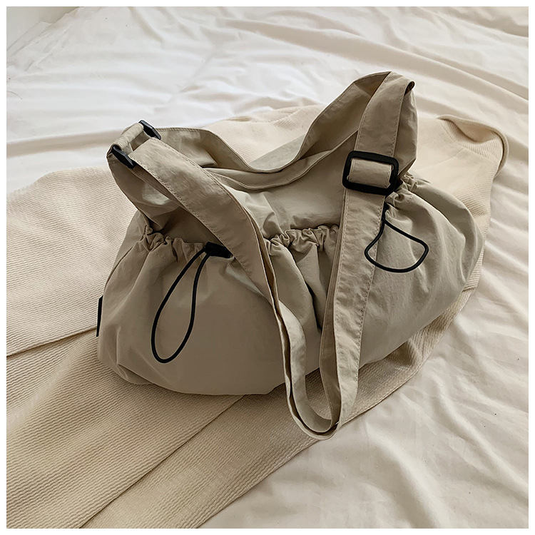 Bolsa de lona de gran capacidad para mujeres 2024 nuevo bolso de hombro casual simple de verano con un sentido de alta calidad de la bolsa de viaje