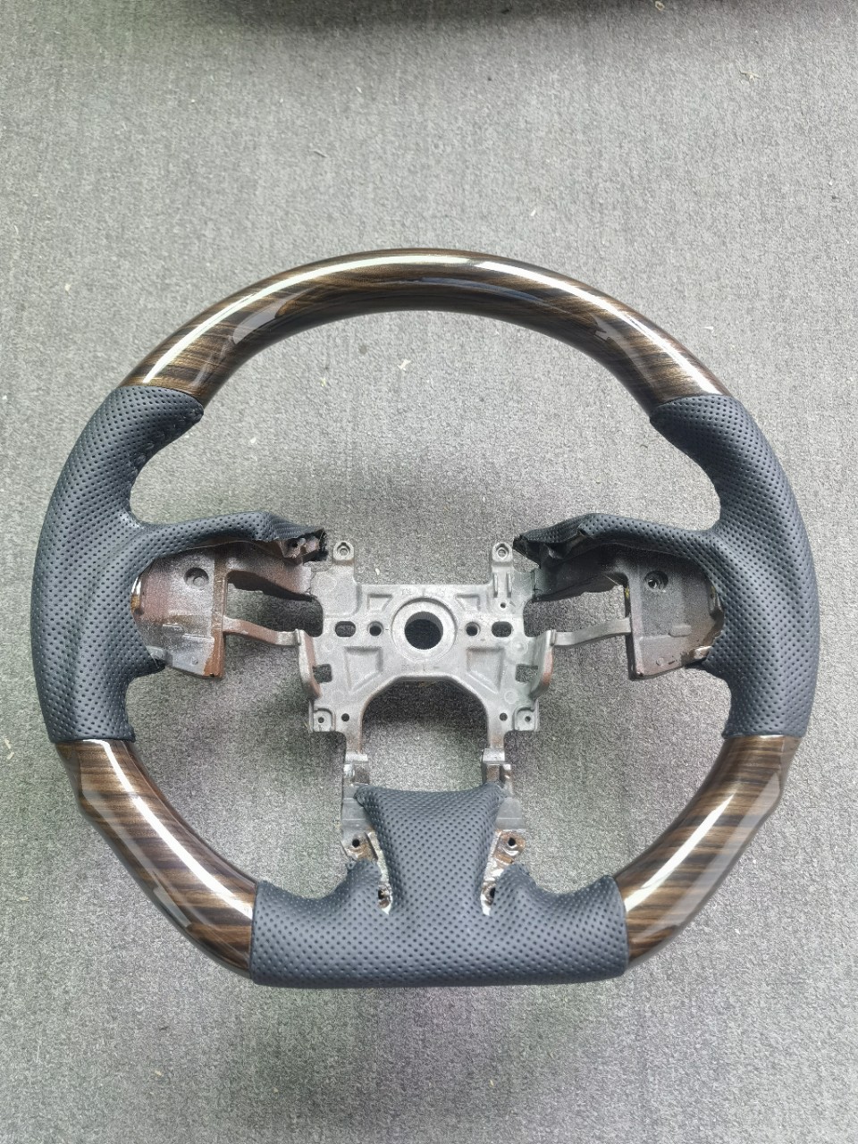 Suitable for Honda URV and Acura CDX, peach wood steering wheel, sporty flat-bottomed model, modified by the original manufacturer