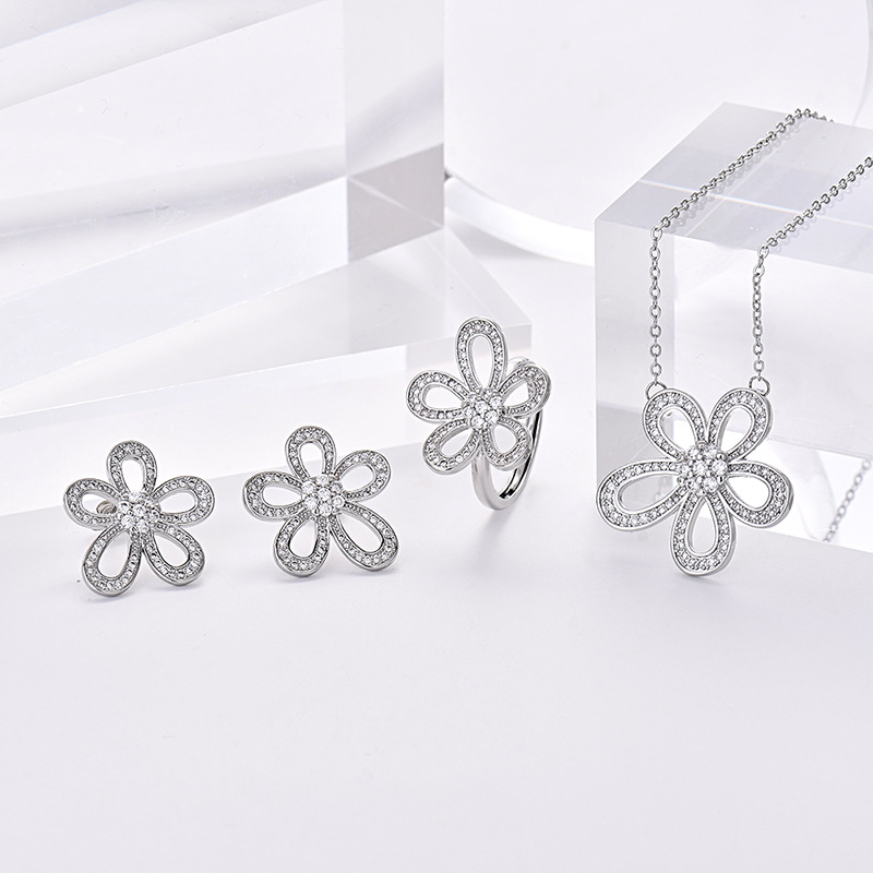 S925 Sterling Silver Sunflower Necklace With Diamond Petals_voghion.com