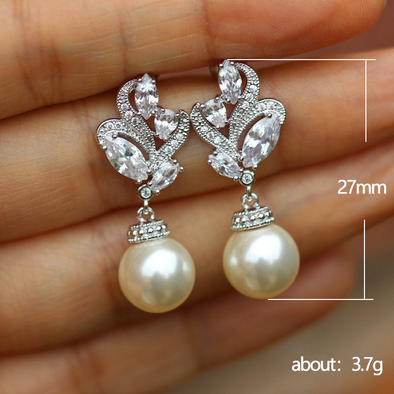 Boucles D&#39;oreilles En Cuivre Avec Pompon Géométrique En Zircon Incrusté De Perles Vintage En Gros display picture 1