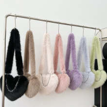 秋冬新款毛绒斜挎包爱心链条设计款外贸跨境马卡龙色贝壳包复古风