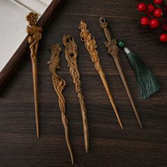 レトロな両面彫刻された緑白檀のヘアピン、漢服の新しい中国風のペンダント、見栄えの良い毎日のヘアピン