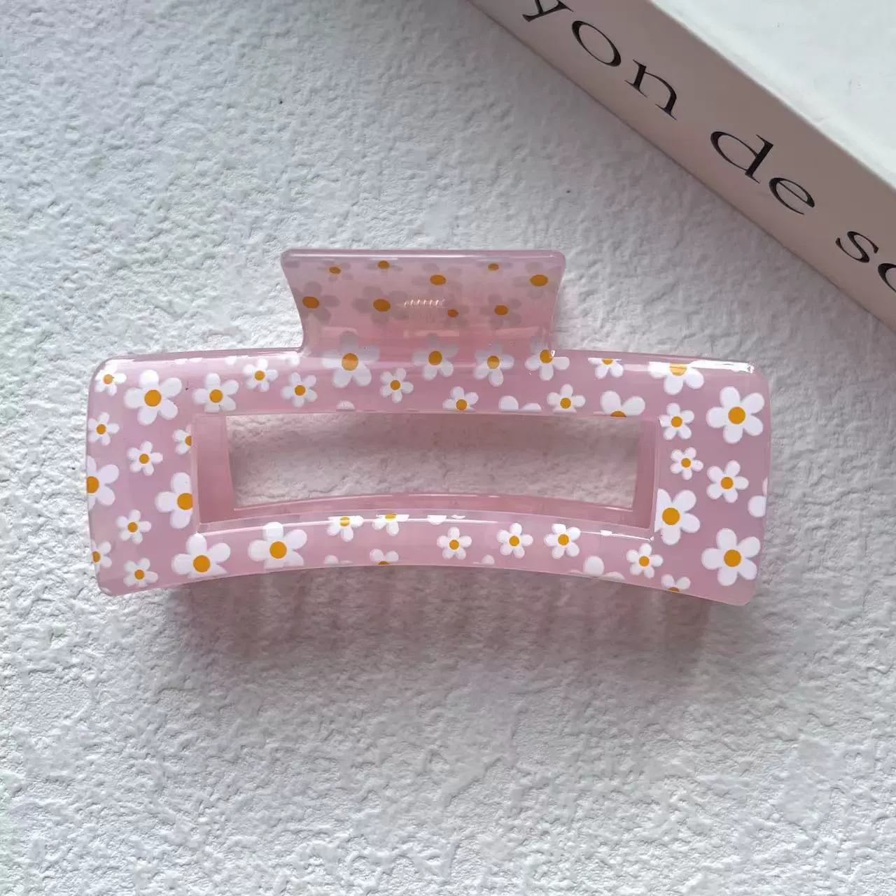 Краб‑заколка с ромашками, квадратный «шарк», 10,5×5×4,5 см, лёгкая
