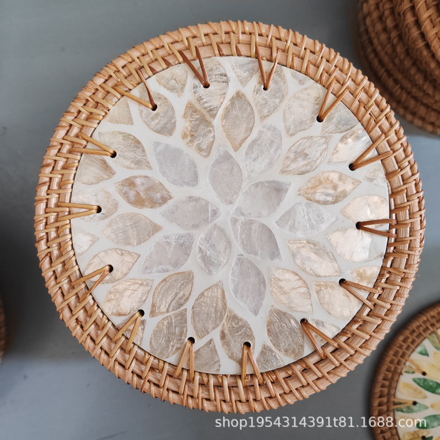 Alfombrilla aislante de concha, posavasos para hoteles y hostales, alfombrilla de desayuno con borde de ratán, alfombrilla antisalpicaduras para mesa de café, aislamiento térmico y protección contra quemaduras.