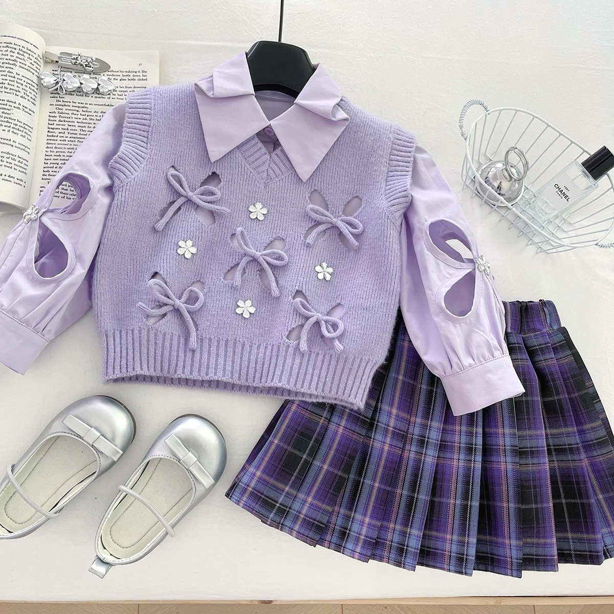 女童套装春秋新款2025蝴蝶结针织马甲长袖衬衫格子百褶裙三件套