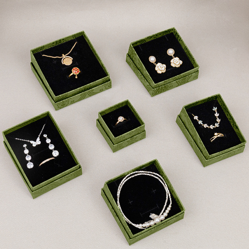 En stock caja de embalaje de la joyería completa especificaciones collar anillo oído caja pequeña caja de joyería retro tapa colgante