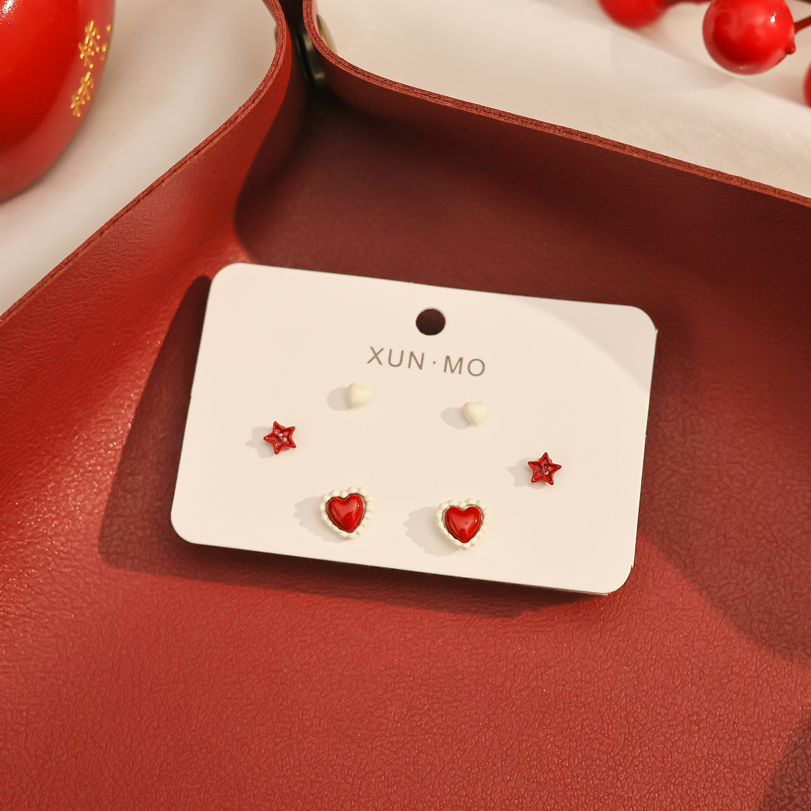 Juego de pendientes de aguja plateados, sencillos y compactos para mujer, pendientes geométricos en forma de corazón, bonitos, dulces y versátiles, venta al por mayor para puestos de mercado