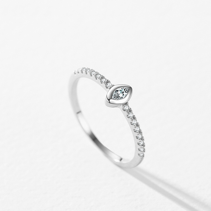 Elegant geometric design brand ring