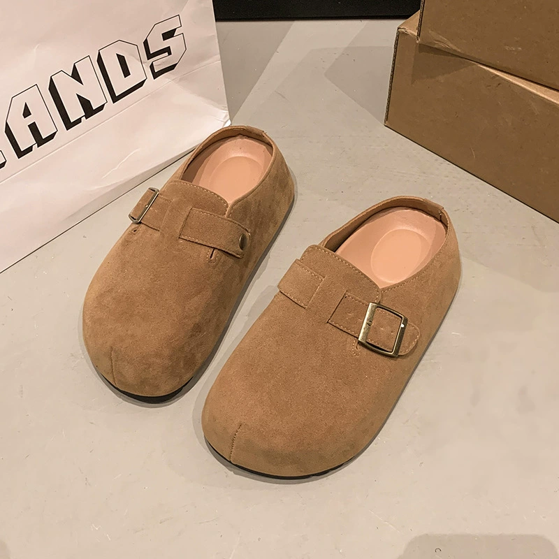 Matte slippers, footwear platform for leisure, trend of season