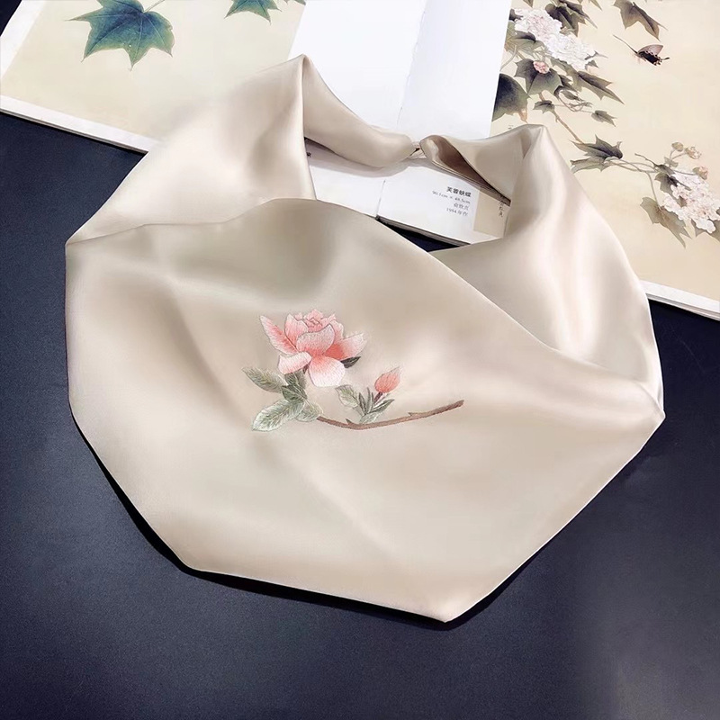 샴페인 목련