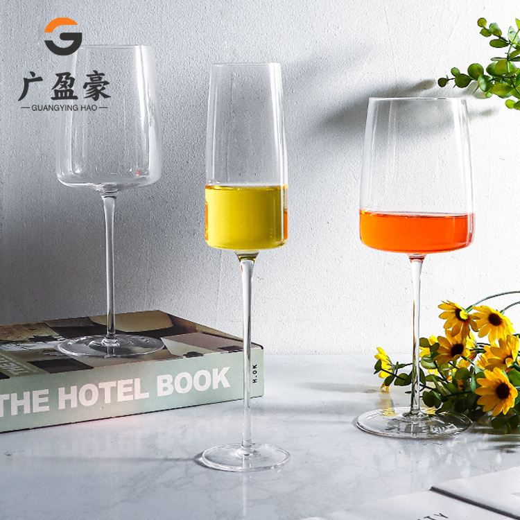 Copa de vino tinto de Phnom Penh de patrón vertical Copa de vidrio de cristal de estilo europeo para el hogar Juego de utensilios de vino Copa de cóctel de borde para el hogar
