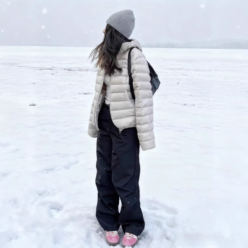 White Duck down 2026 New Lightweight Ribbed down Jacket for Women, Short Style, Thickened Korean Version, Sports Hooded Coat for Petite Sizes White Duck down 2026 New Lightweight Ribbed down Jacket for Women, Short Style, Thickened Korean Version, Sports Hooded Coat for Petite Sizes