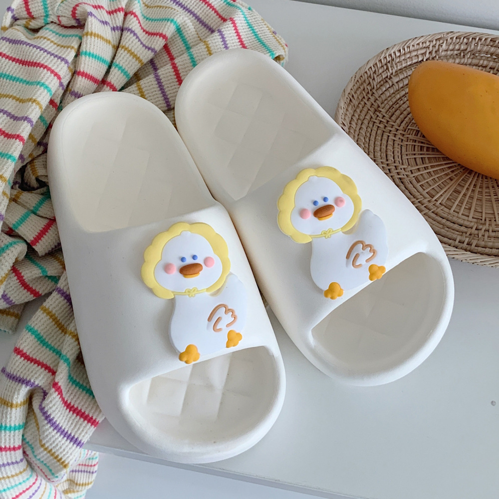 Hermosas zapatillas de pato grueso para mujeres de verano para usar anti-deslizante dibujos animados casa baño pareja zapatillas frías