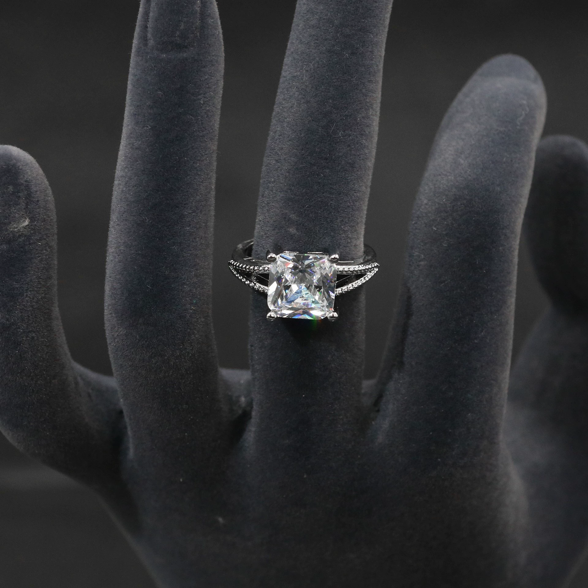 High-end zirconium, pendant, necklace and earrings, set for bride, wedding dress, accessory, light luxury style