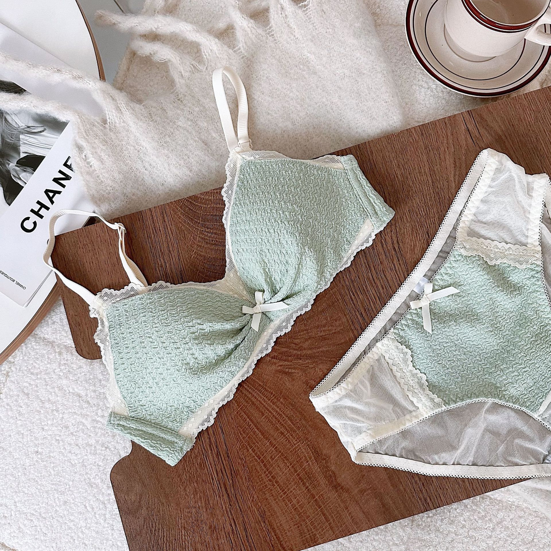 Pequeña mariposa francesa, sujetador lateral, sujetador de recogida sin anillo de acero, sujetador delgado, cómodo y transpirable