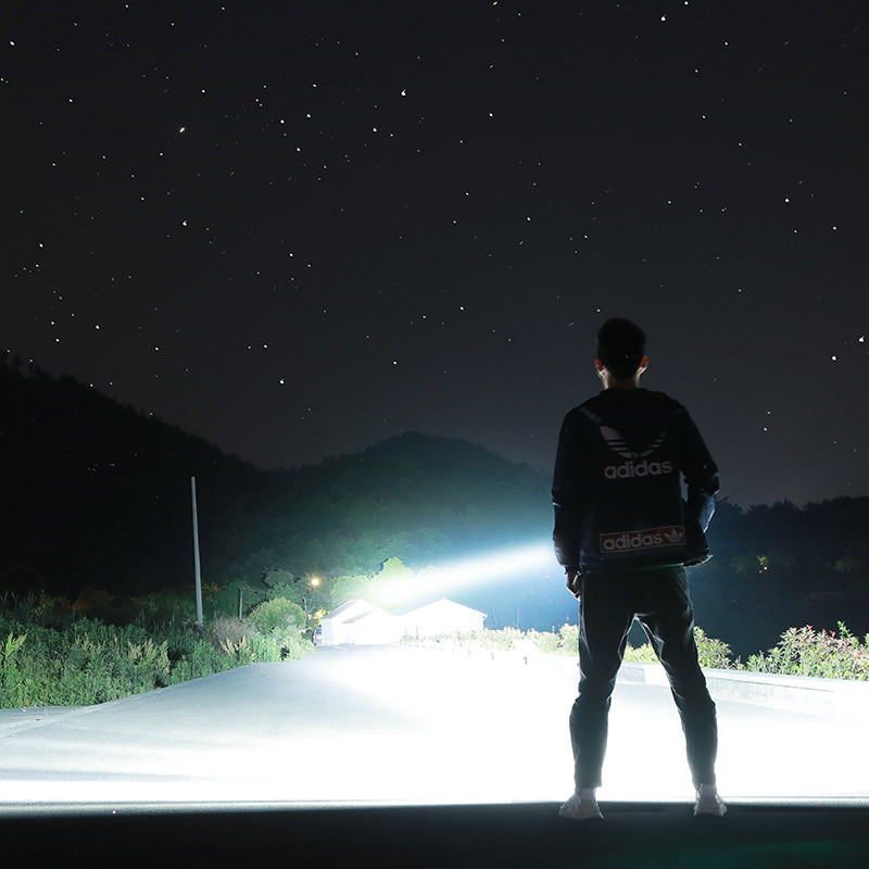 Linterna de luz fuerte, luz LED de concentración de alto brillo personalizada T40 linterna de detección de largo alcance recargable para exteriores