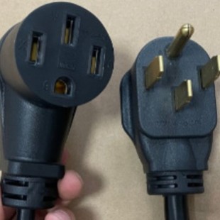 Manufacturer Produces Beautiful American Standard Horizontal and Vertical Plug Battery with Alligator Clip Charger and Electrical Appliance Battery Power Cord
