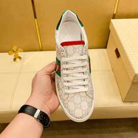 25欧洲站酷奇新款轻奢潮牌小蜜蜂小白鞋休闲鞋奢侈品百搭板鞋男鞋