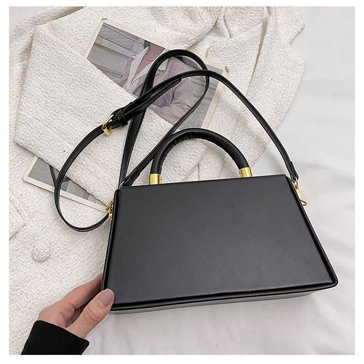 Women's Medium Pu Leather Solid Color Basic Square Flip Cover Handbag Crossbody Bag display picture 26