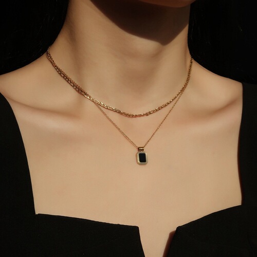 Lanyu niche light luxury double-layered mother-of-pearl necklace for women. Two-color optional black and white mother-of-pearl simple stacked clavicle chain.