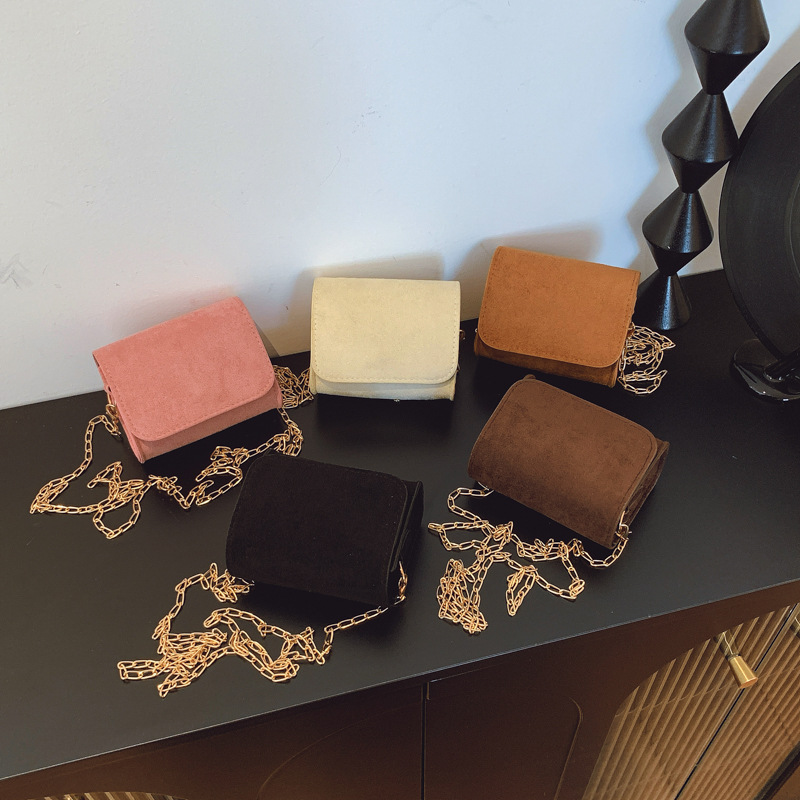 2025 otoño y invierno nuevo tipo de bolso de niños esmerilado, mini bolso de cadena de bebé de color sólido, bolso de cambio coreano para hombres y mujeres
