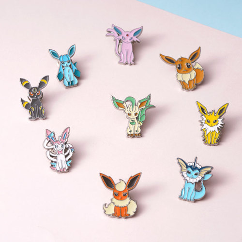 Japanese animation accessories 9 models of Pokemon family mascot brooches cute cartoon metal badges gifts 