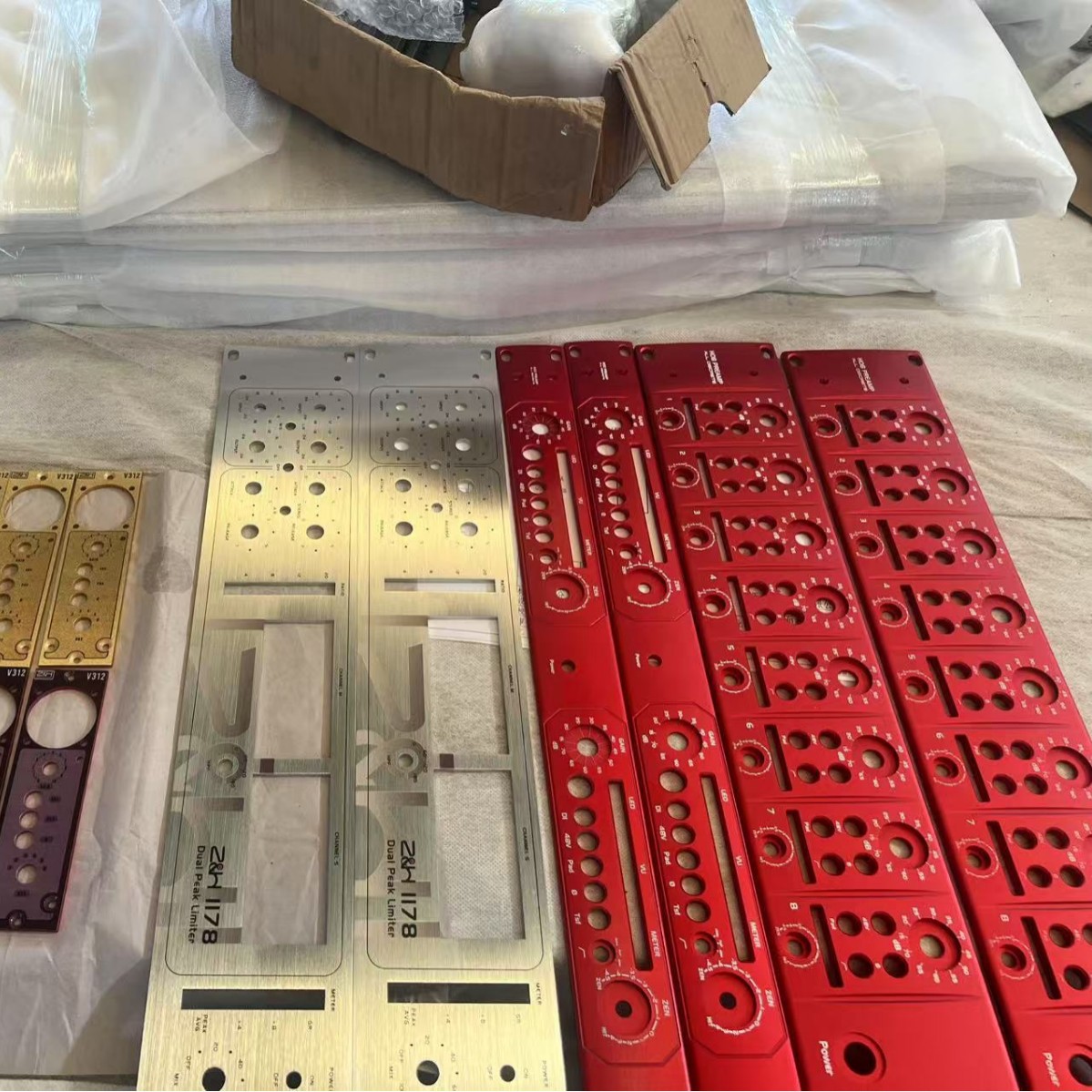 厂家供应医疗控制面板 显示屏边框面板 异形材面板 型材模具开发