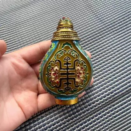 仿古镶嵚鼻烟壶合金铜做旧心形寿字仿老蜜蜡鼻烟壶手把件小摆件