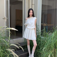 スポットホワイトフレンチ中空フラワースラントショルダードレス女性の夏のリボンデザインウエストスカート