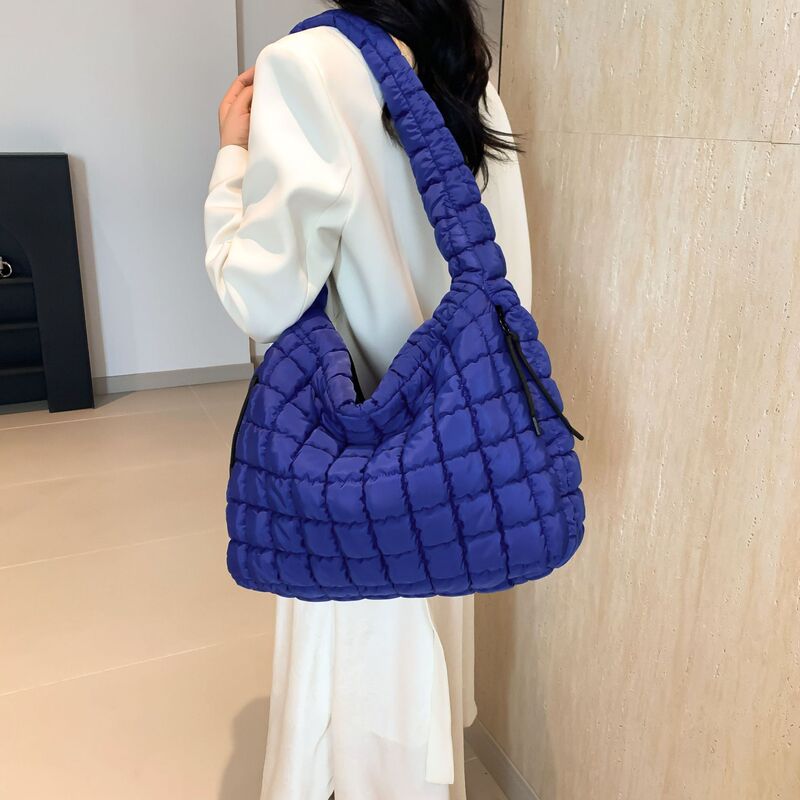 Cross-border wholesale pleated cloud bag women's bag fashion shoulder slung double side pull large capacity down cotton-padded jacket tote bag Cross-border wholesale pleated cloud bag women's bag fashion shoulder slung double side pull large capacity down cotton-padded jacket tote bag