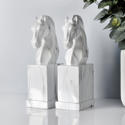 Cross-border wholesale creative bookends, bookcases, home furnishings, living room, study, desktop, office, resin craft decorations