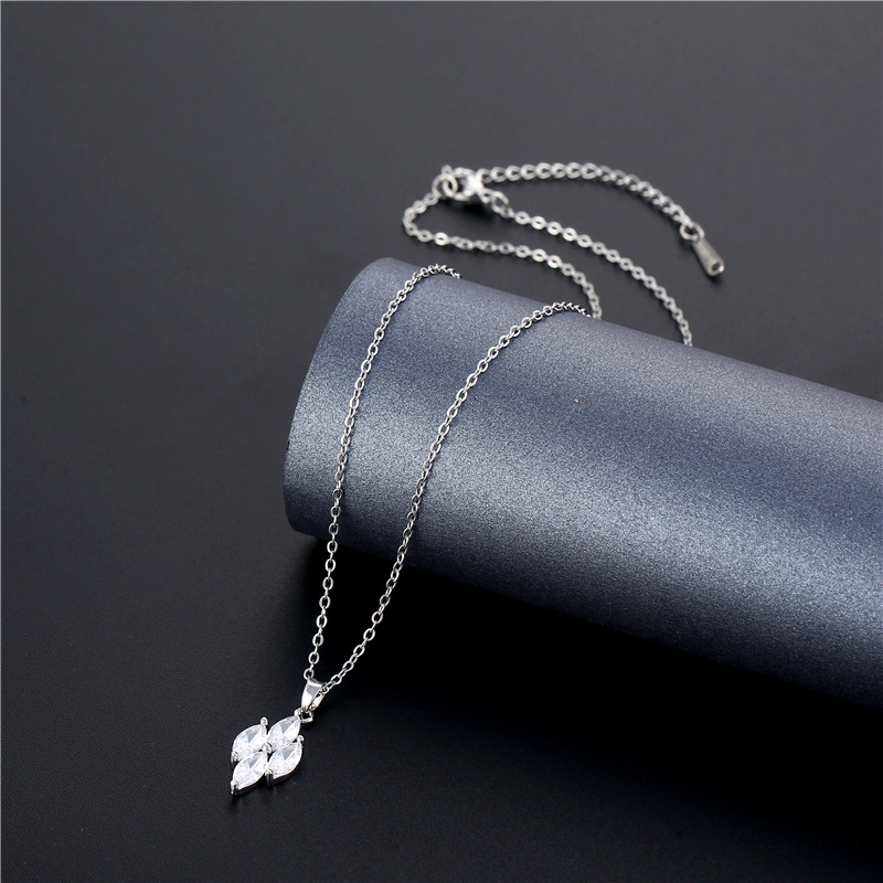 Fashion Geometric Zircon Clavicle Chain Short Simple Titanium Steel Necklace display picture 2