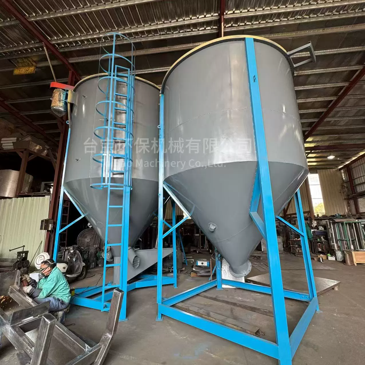 Вертикальный нагревательный смеситель гранул смеситель 304 из нержавеющей стали Вертикальный смеситель гранул лист смеситель