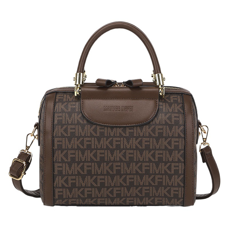 女性のための MK バッグを購入 2024 新しいトレンディなボストン枕バッグ本革ハンドバッグ多用途ショルダークロスボディ女性のバッグ