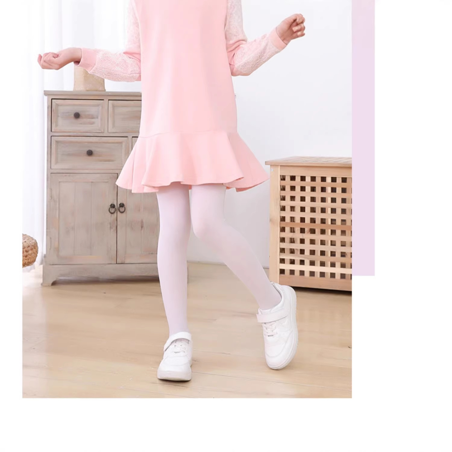 New children's dance socks, thin pantyhose, girls' leggings, stockings, white, specially designed for ballet practice.