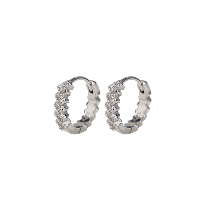 S925 pendientes incrustados de diamantes de plata esterlina pendientes de mujer Luz de lujo de alto grado pendientes de anillo liso diseño de nicho pendientes de anillo de temperamento