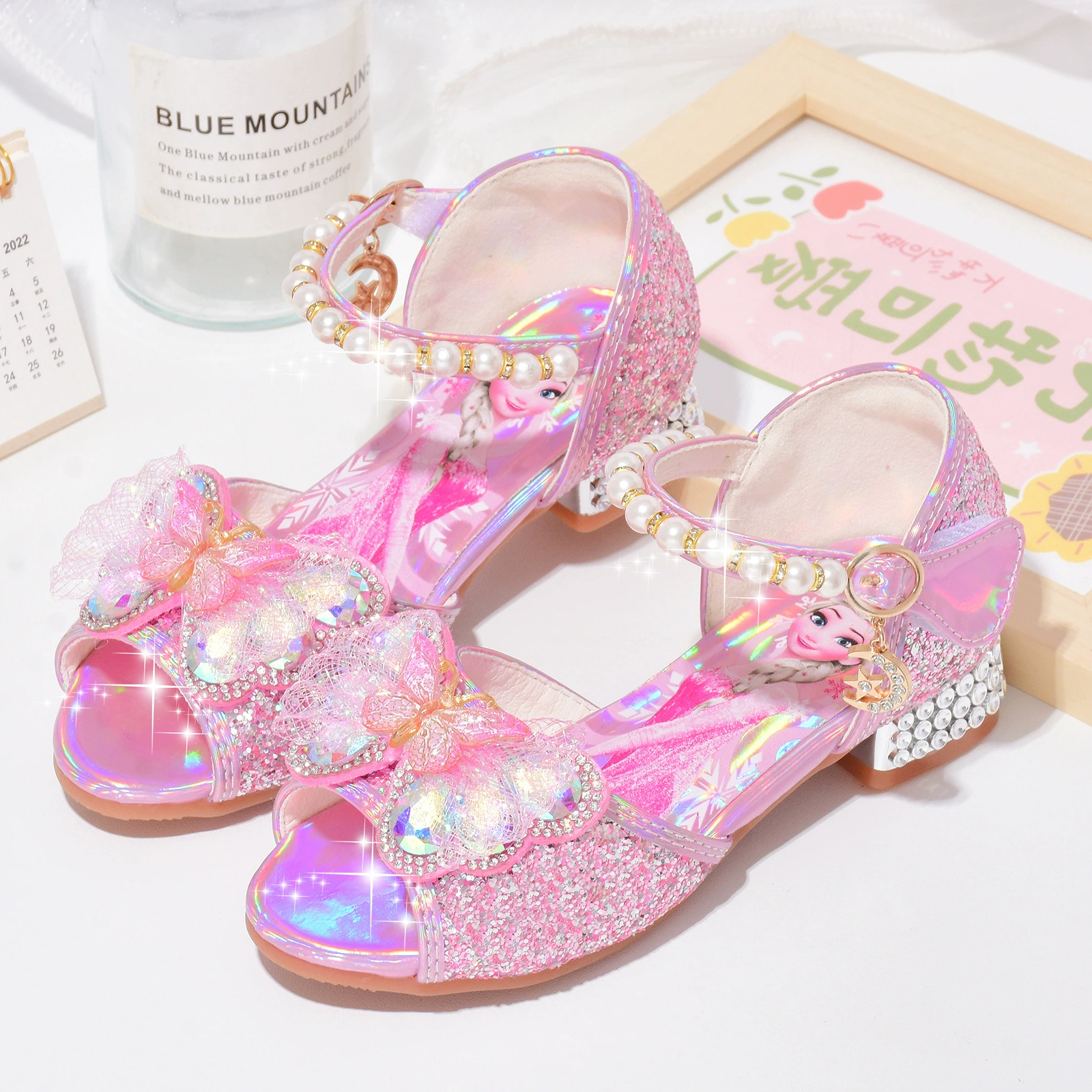 Сандалии для девочек Обувь принцессы Эльзы Летние туфли с мягкой подошвой для маленьких девочек Хрустальные туфли Детские туфли на высоком каблуке 2022 Новая Мода