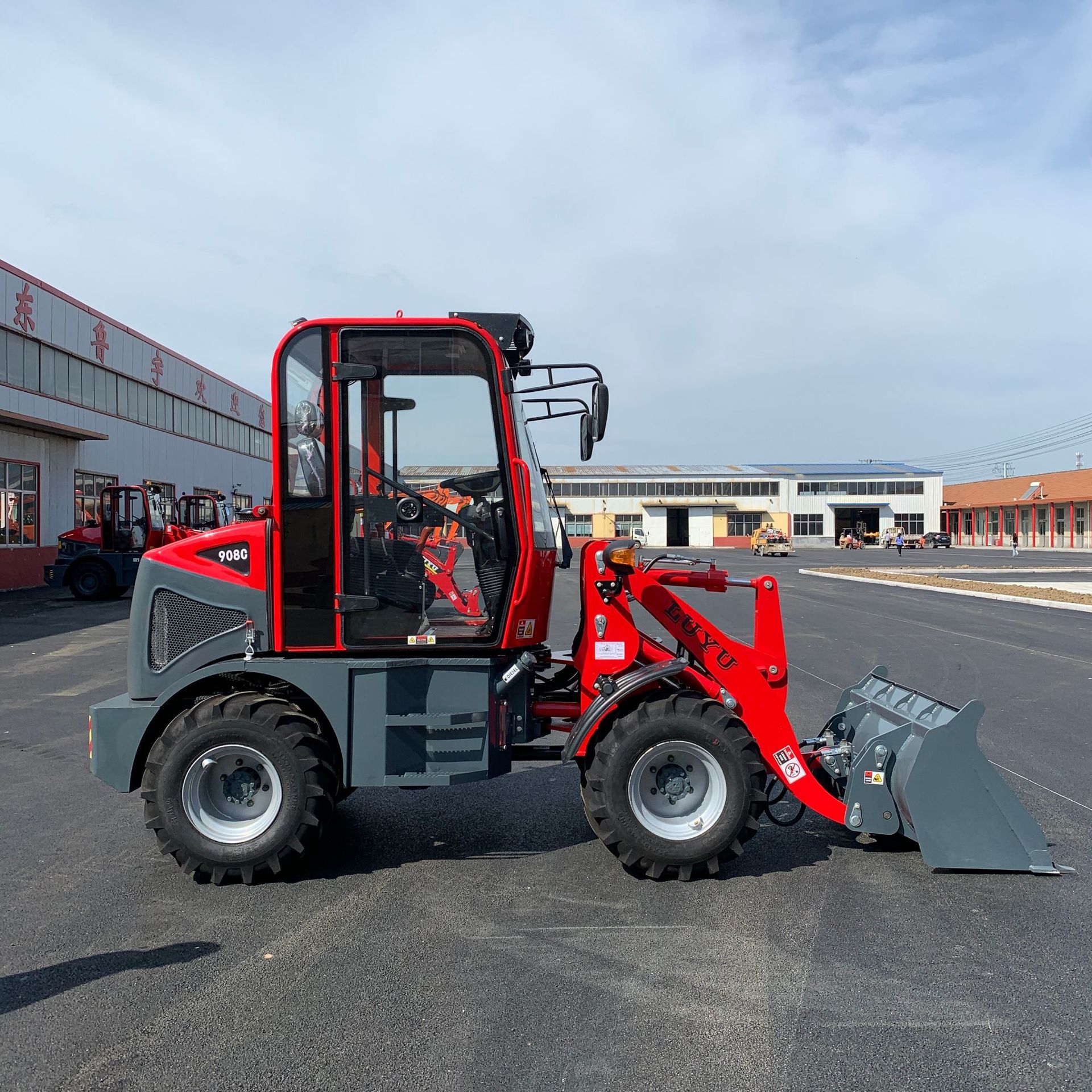 鲁宇机械机四驱多用途液压柴油小型装载机新款ZL908C小铲车