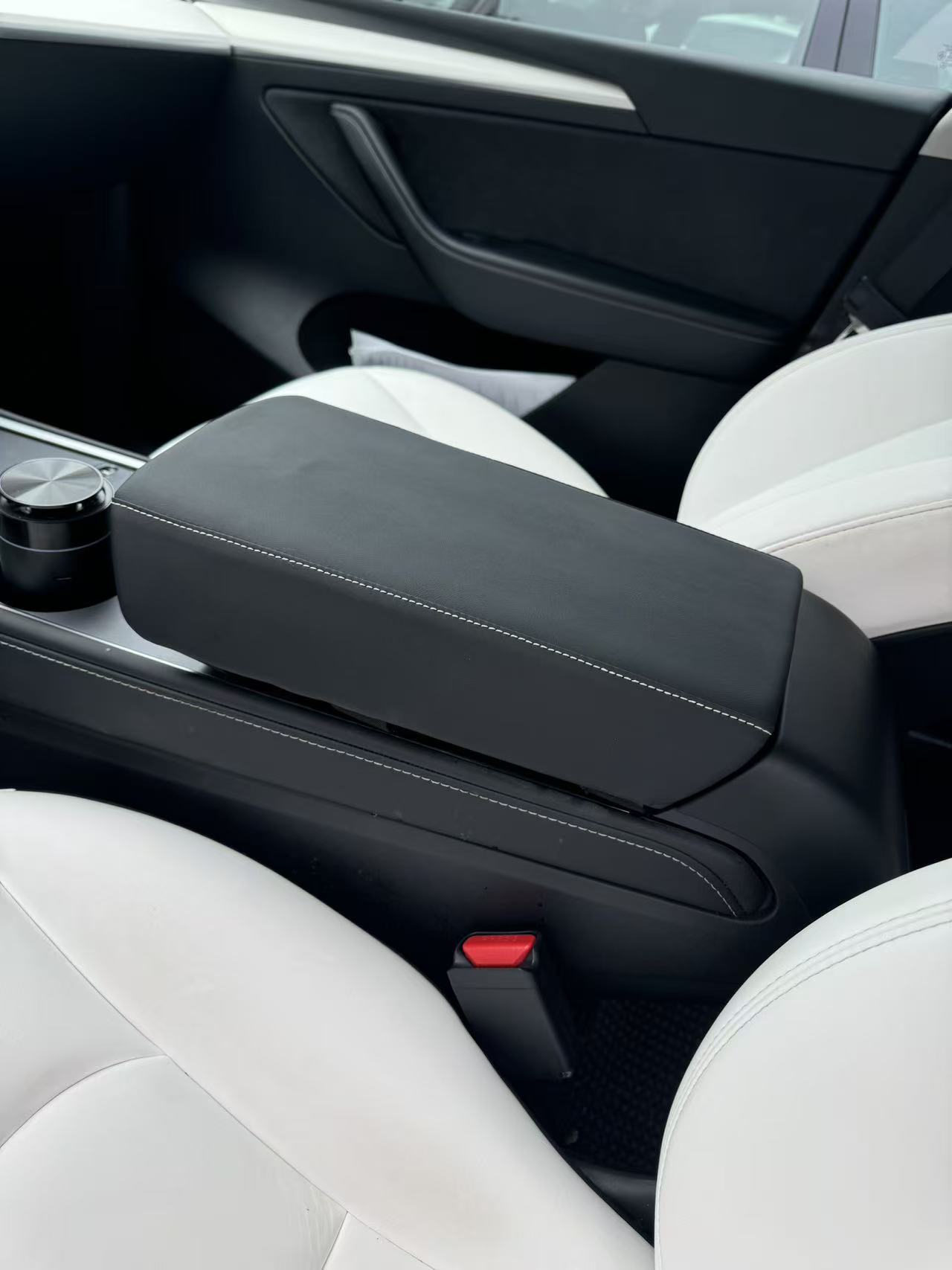 Suitable for Tesla's New Version of Model 3/Yl Car Armrest Box Storage Box Protective Cover Armrest Box Heightening Pad