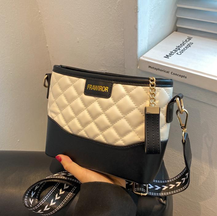 Bolso de cadena de diamond para mujeres 2024 nuevo bolso de vagabundo explosivo de alto nivel amplio cinturón de hombro bolso de mochila